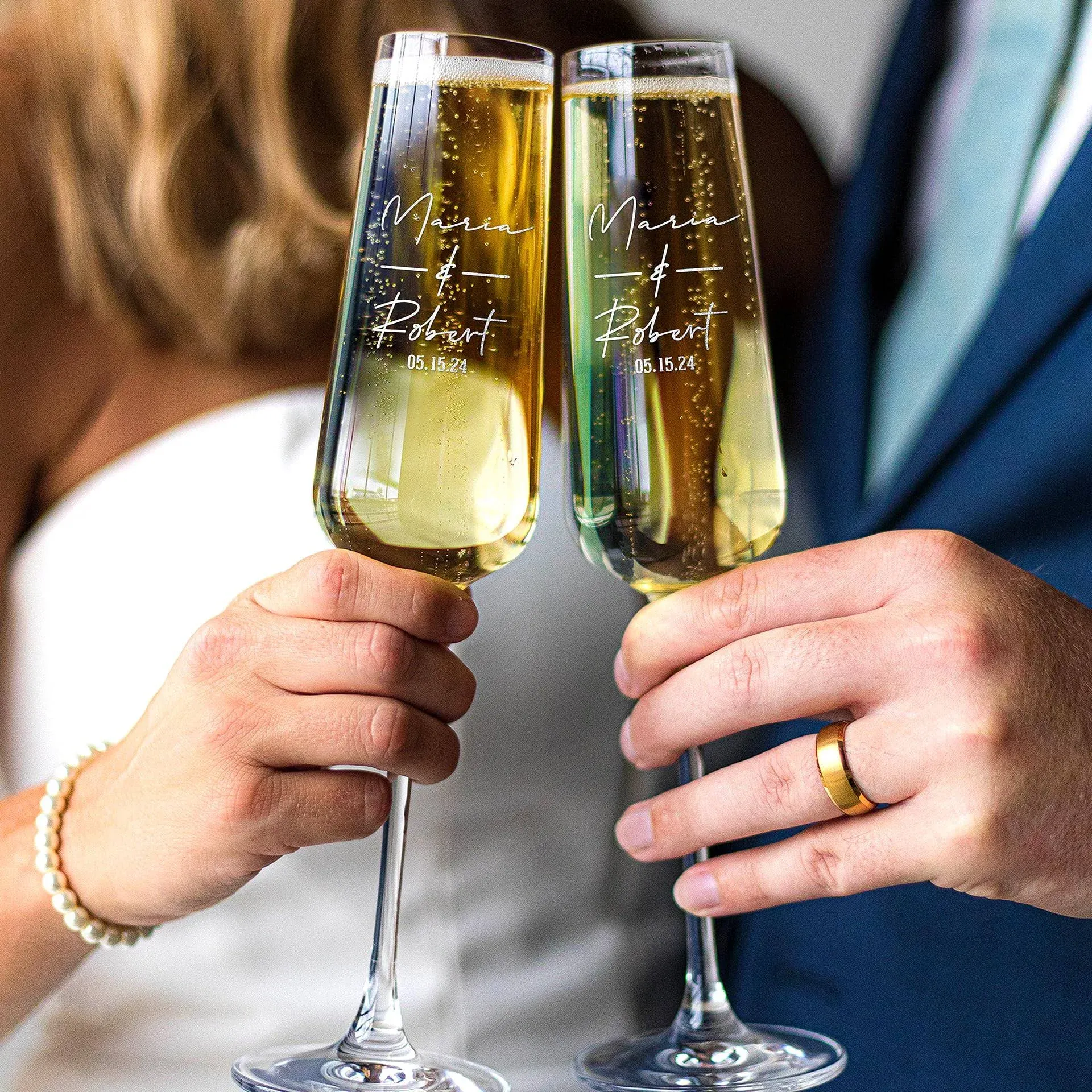 Personalized Wedding Champagne Flutes, Mr and Mrs Toasting Glasses for Bride and Groom, Engraved with Name and Date, Personalized Gifts for Engagement, Cocktails, Party, Wedding Favors, Classic