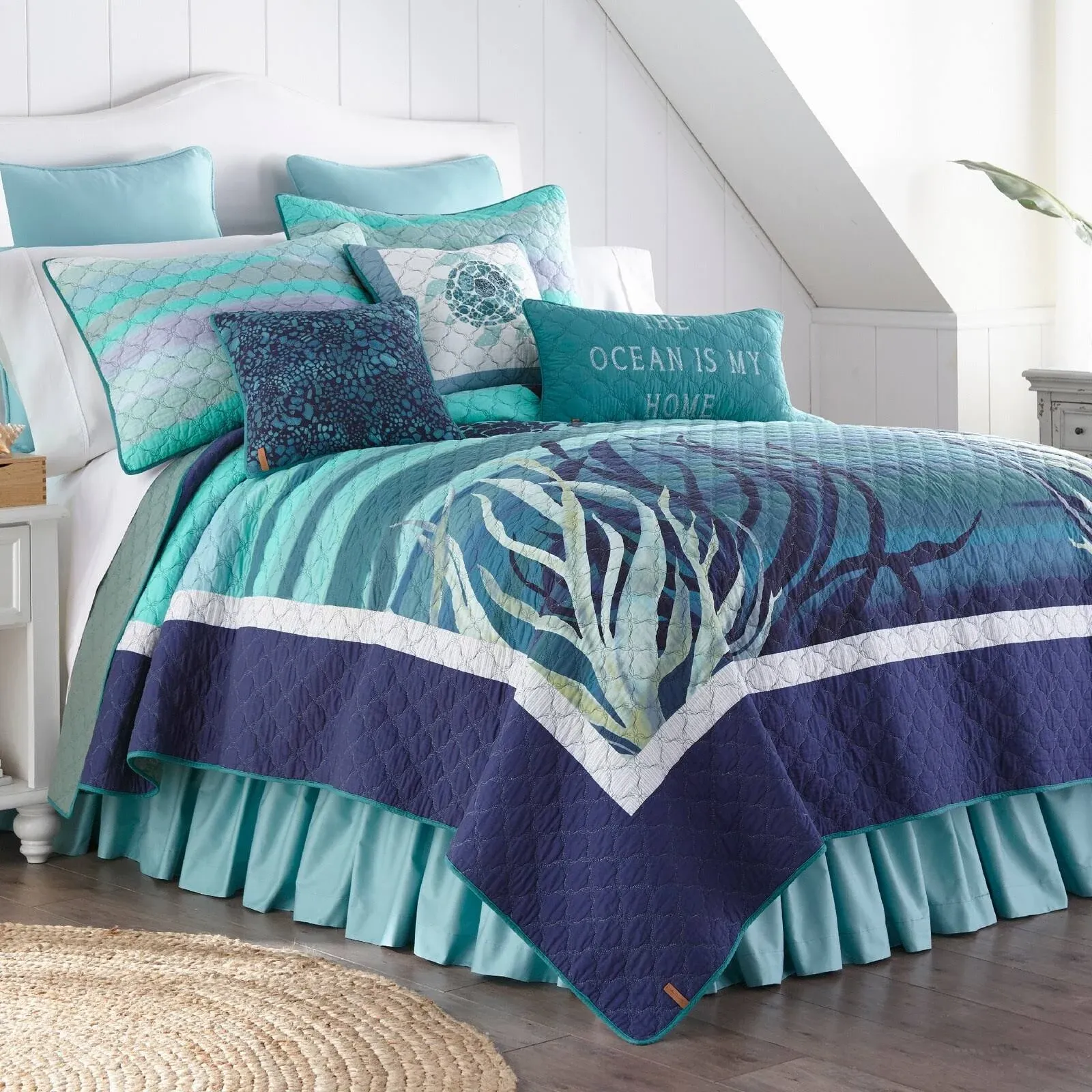 Donna Sharp Summer Surf Bedding Collection Quilt - King