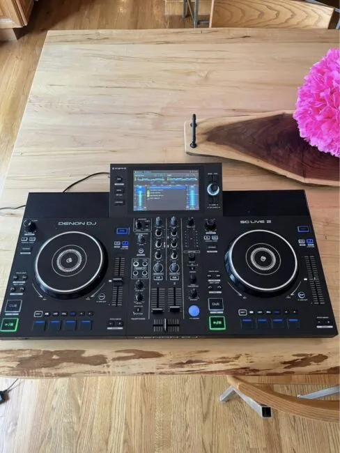 Denon DJ SC LIVE 2 Standalone DJ Controller