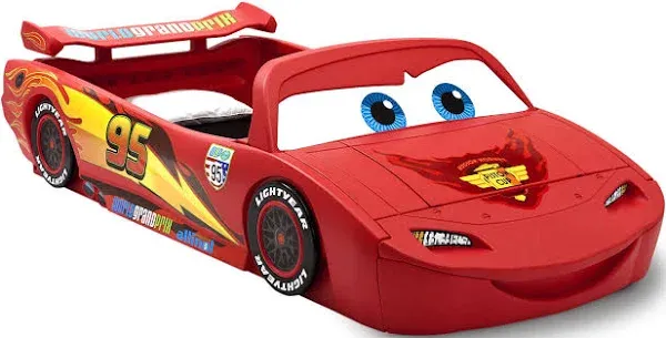 Delta Children Cars Lightning McQueen Toddler-to-Twin Bed