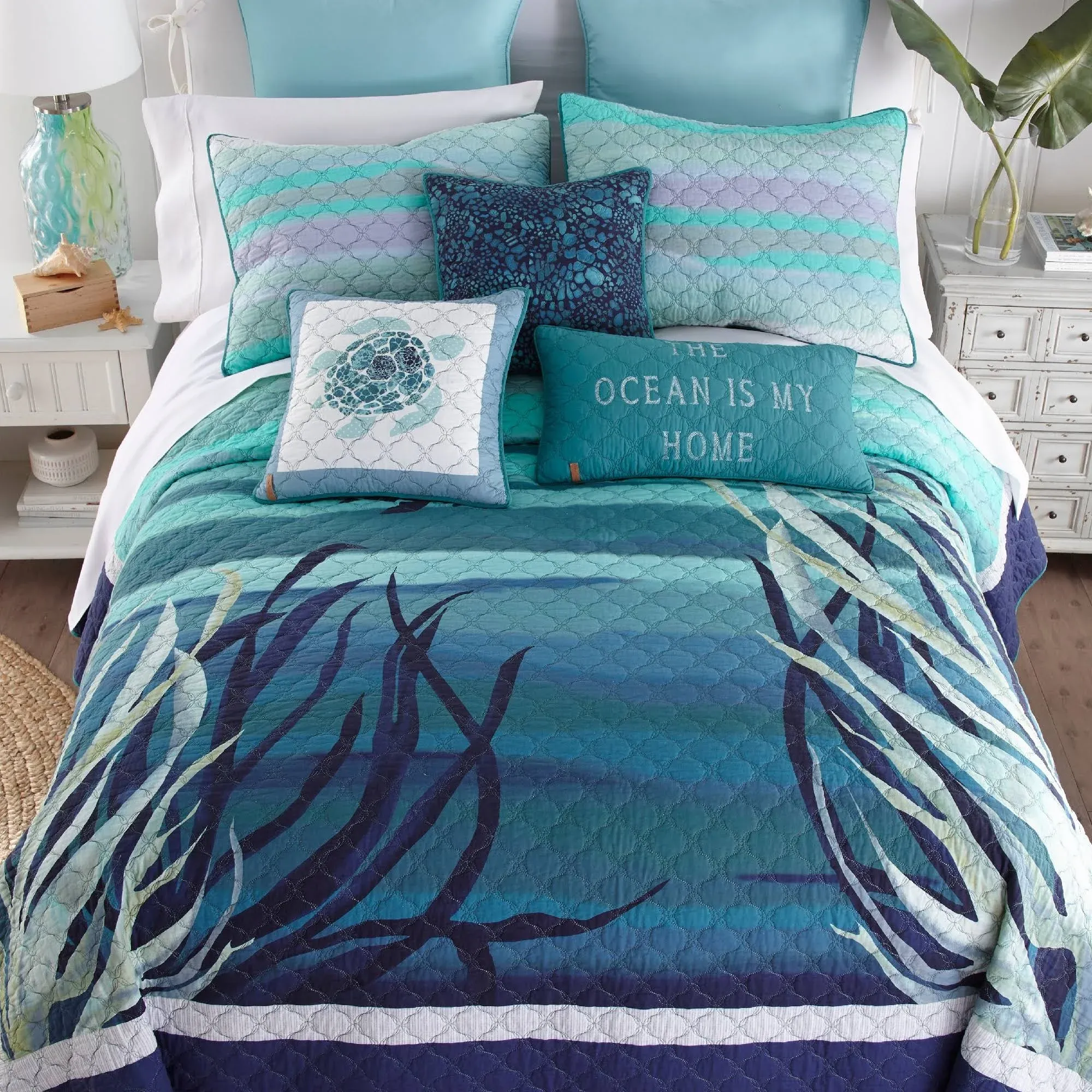 Donna Sharp Summer Surf Bedding Collection Quilt - King