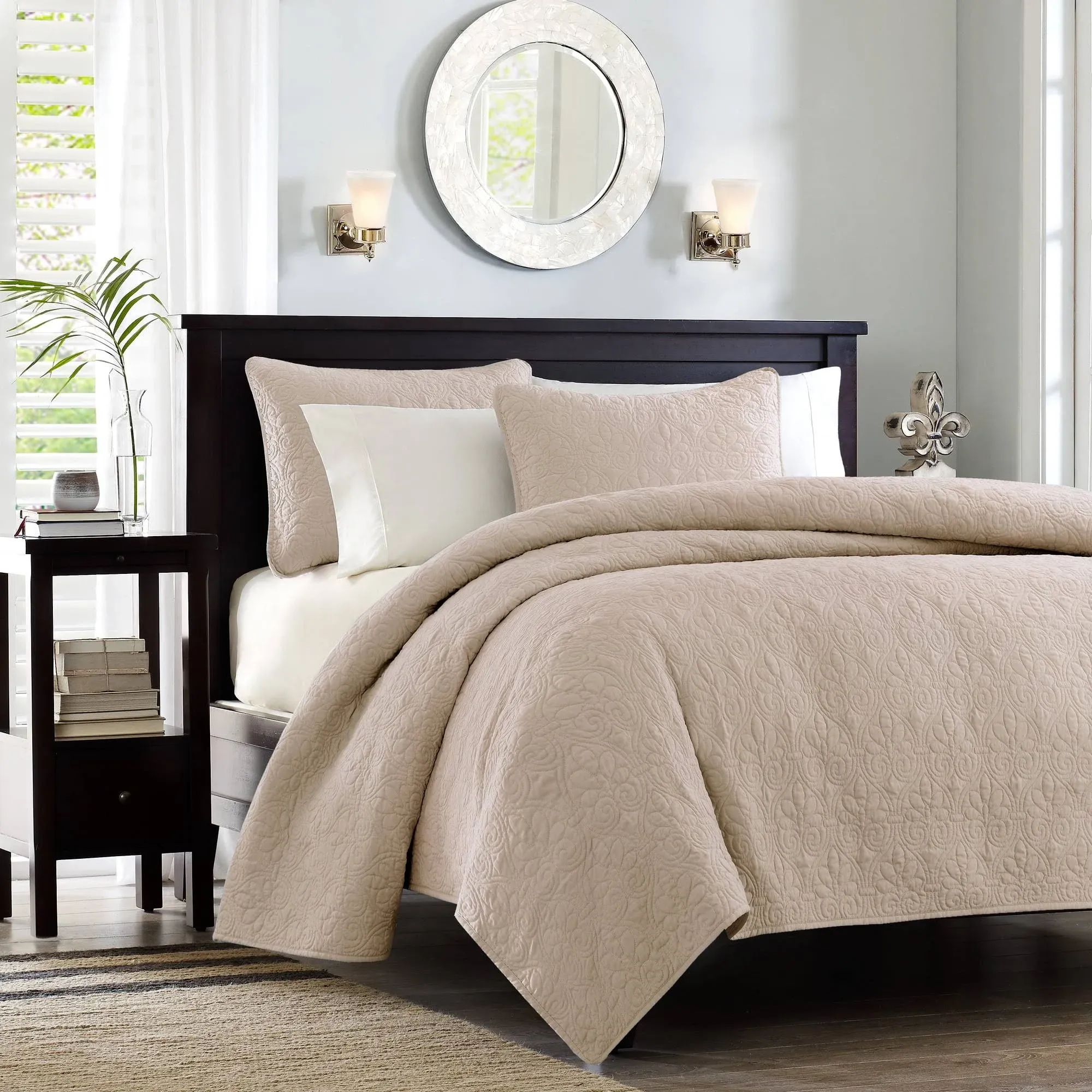 Madison Park - Quebec Reversible Coverlet Set - White - King/Cal King